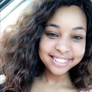 Meet your Posher, Macaria